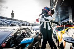 <strong>Dan Wells加冕2024兰博基尼Super Trofeo亚洲挑战赛</strong>