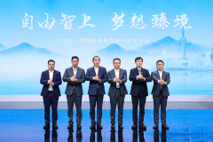 <strong>岚图FREE+亮相上海车展‌</strong>